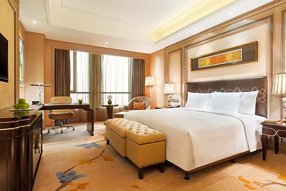 Photo 1 of 7 of Executive Suite