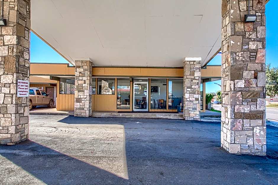 Americas Best Value Inn Uvalde