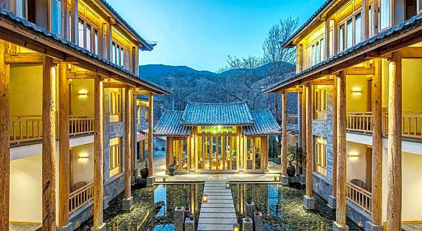 Arro Khampa by Zinc Journey Lijiang