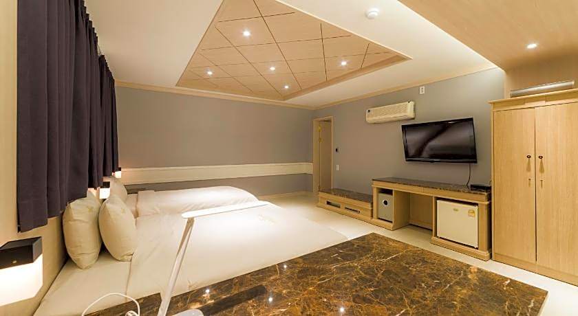 Reborn Suwon Silkroad Hotel