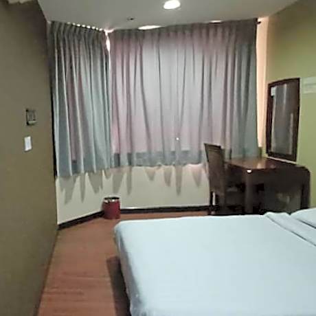 Economy Queen Room