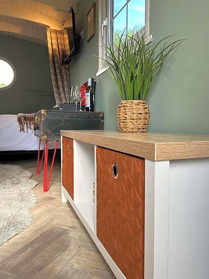 Appin Holiday Homes -Caravans, Lodges, Shepherds Hut and Train Carriage stays