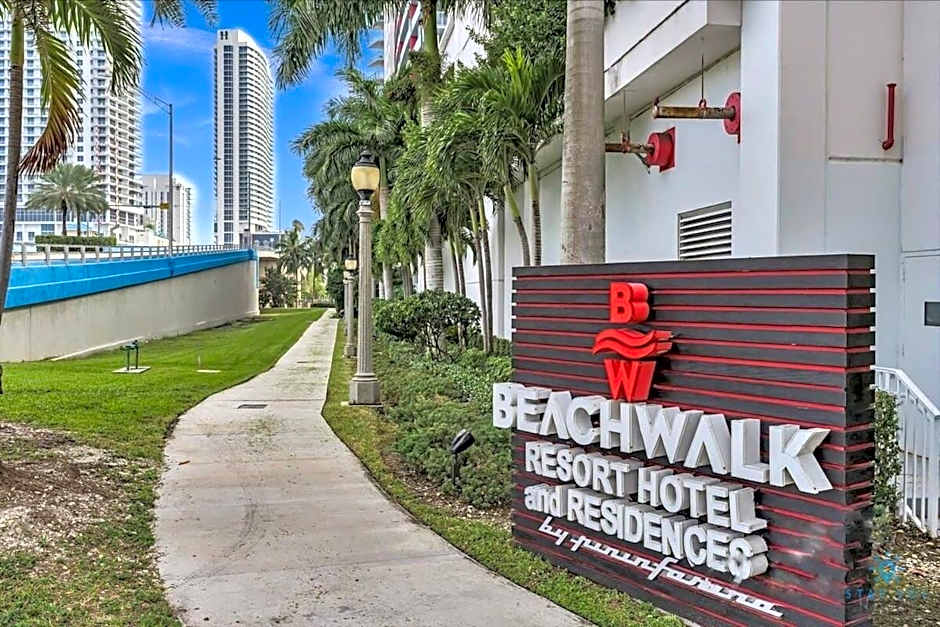 Spectacular View wBalcony Pool