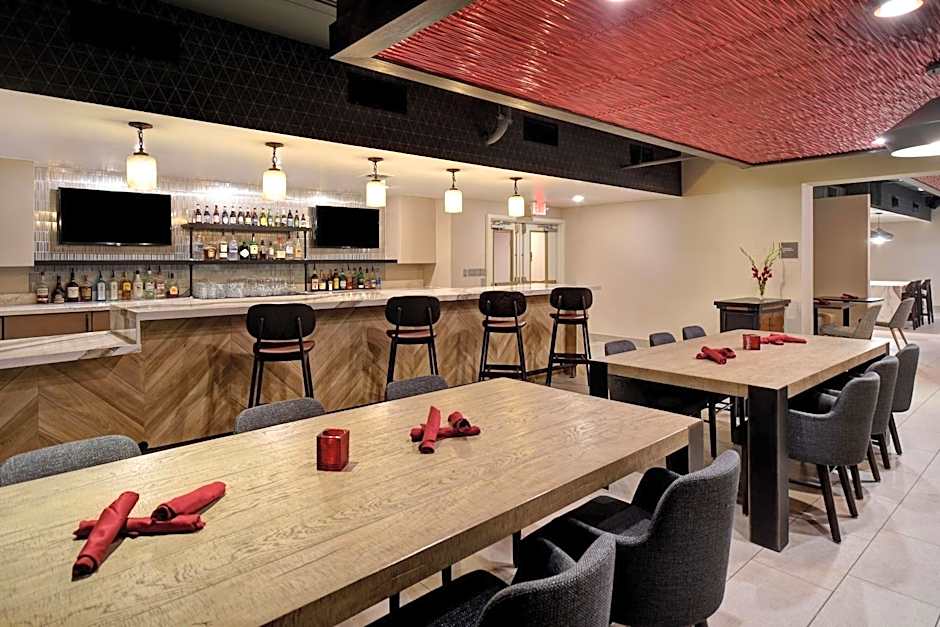 DoubleTree by Hilton St. Louis-Airport