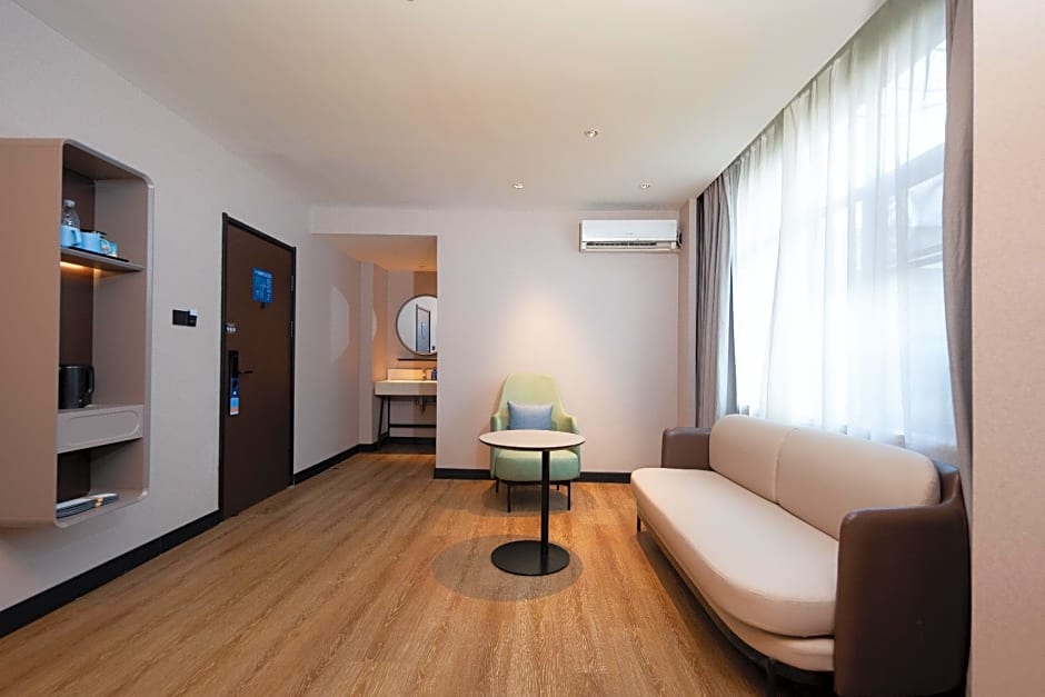 Hanting Hotel Wuhan Hongshan Square Metro Station