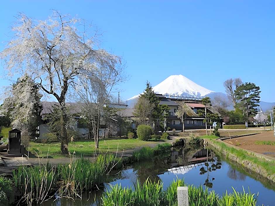 Lake Oshino Villa