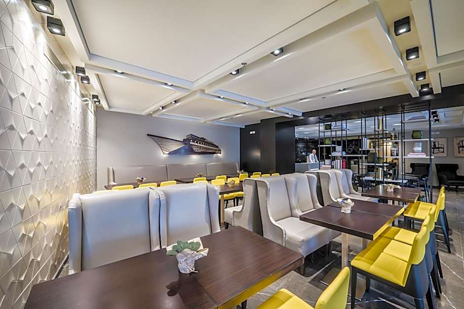 Golden Crown Haifa Hotel