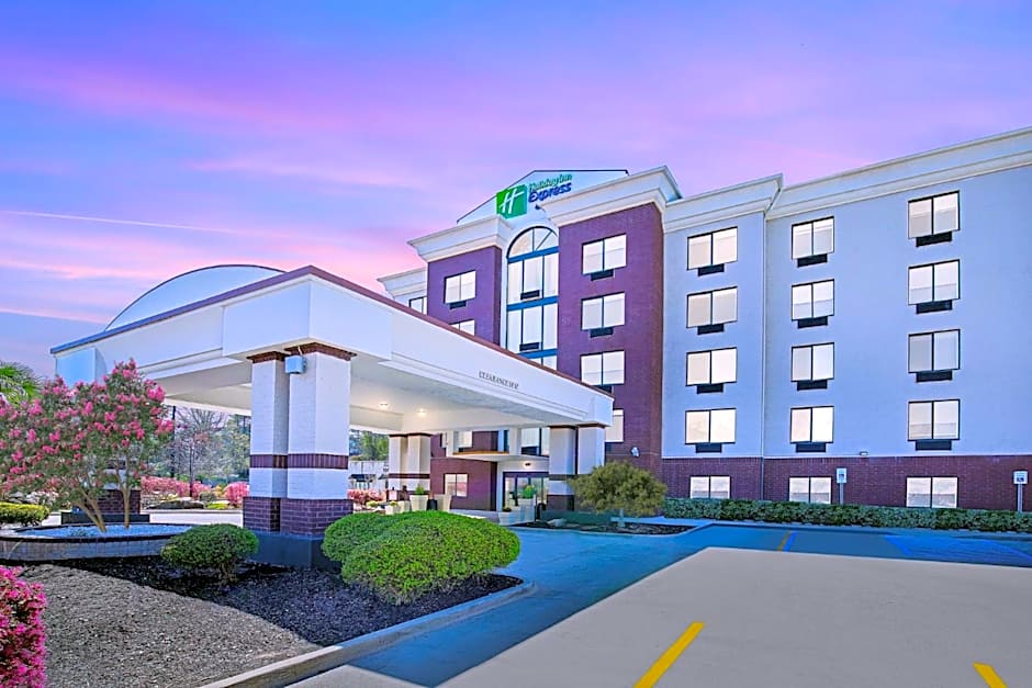 Holiday Inn Express Hotel & Suites Birmingham - Inverness 280 By IHG