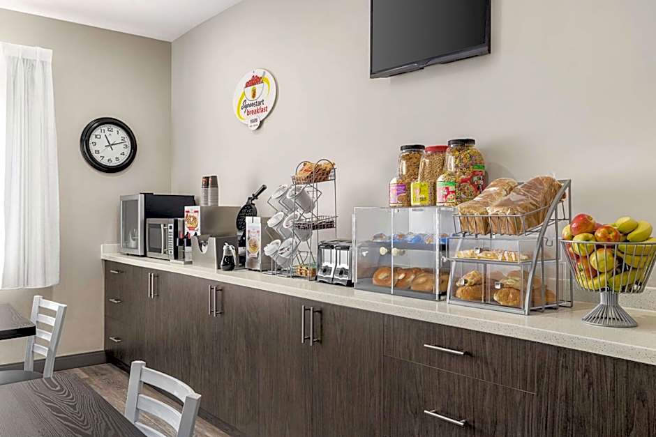 Super 8 by Wyndham Sarnia ON