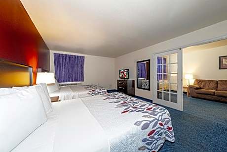 2 Queen Bed Suite Sofabed Free Wifi/breakfast Bagel Bar Incl/50 Inch Tv Living Area/mini Refrigerato