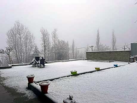 Everest Guest House Gulmarg 