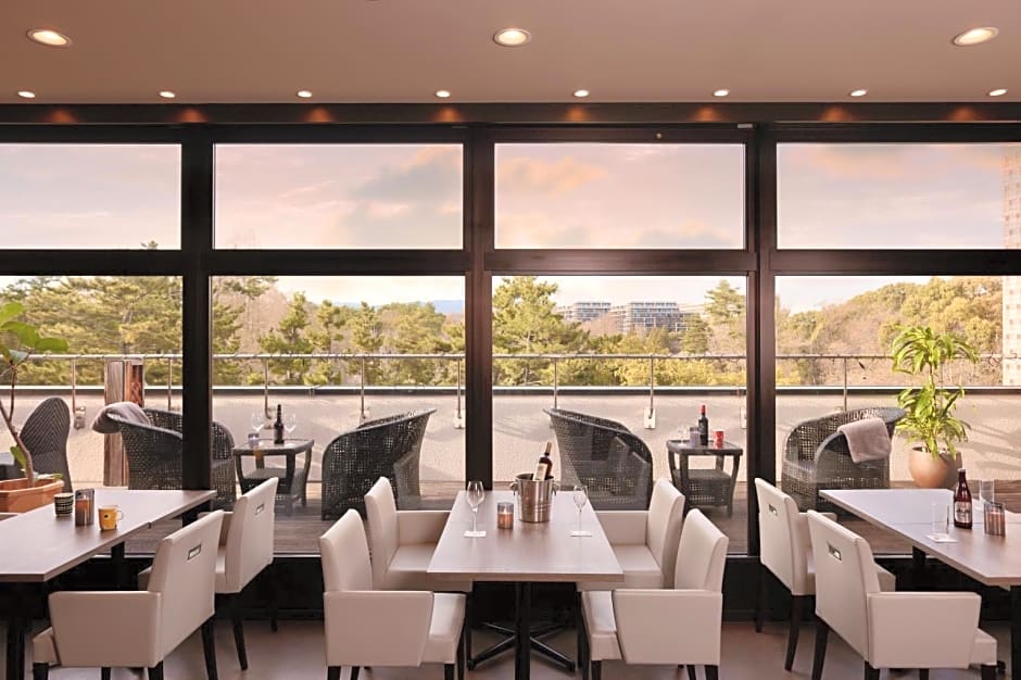 Minamisenri Crystal Hotel