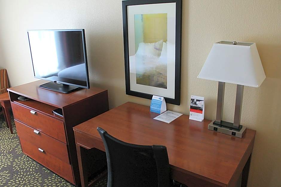 Holiday Inn Express Hotel & Suites Starkville By IHG