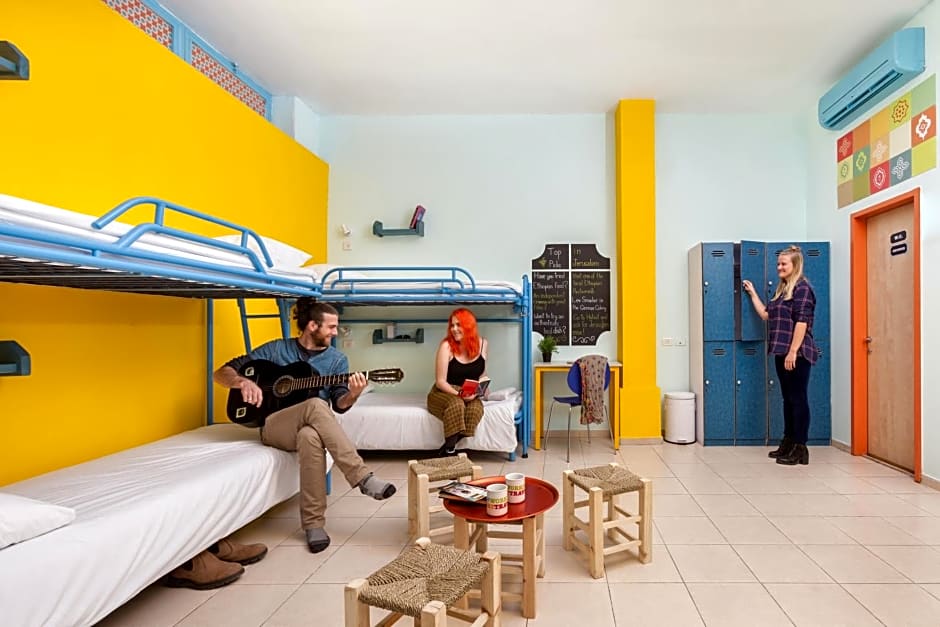 Foto 1 dari 5 — Single Bed in 8-Bed Mixed Dormitory Room