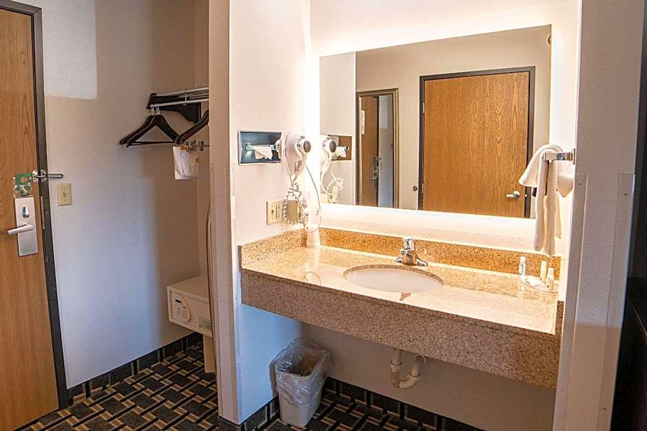 Quality Inn & Suites Watertown