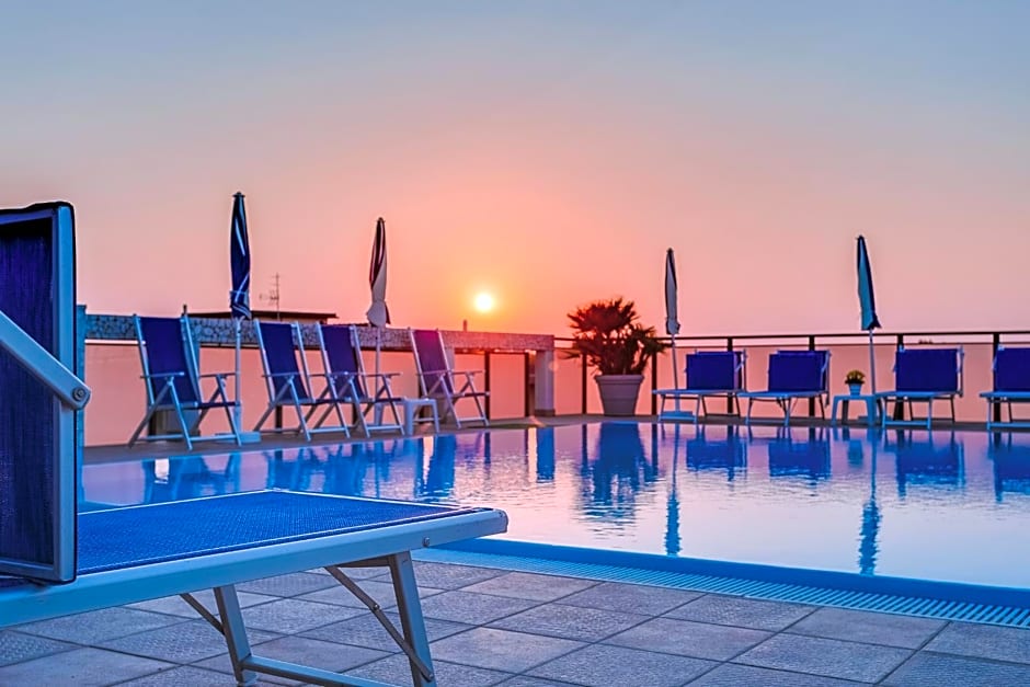 Renzo Hotel