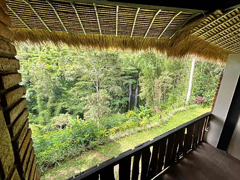 Munduk Tutub waterfall view