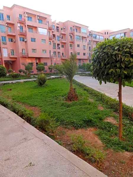 Manis Apartment Set in a Hotel Area