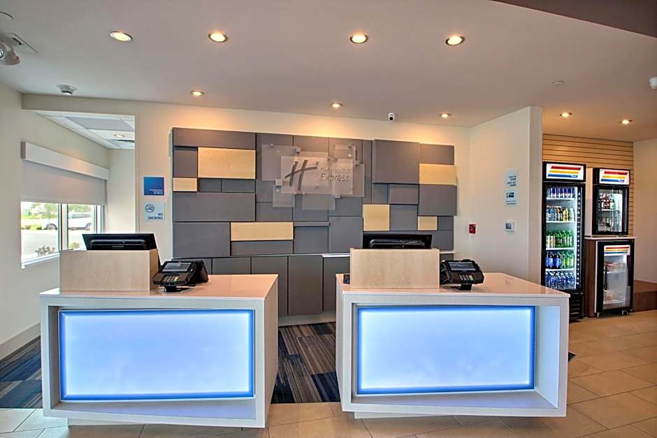 Holiday Inn Express & Suites Fond Du Lac By IHG