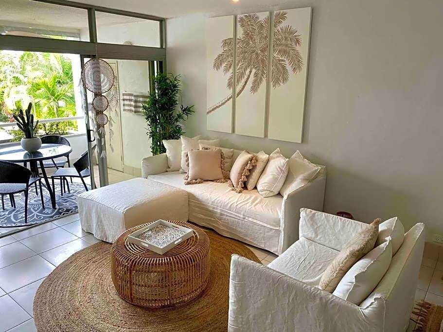 WanderLust - Little Slice of Heaven on Macrossan Str