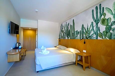 Standard Swim Up Room