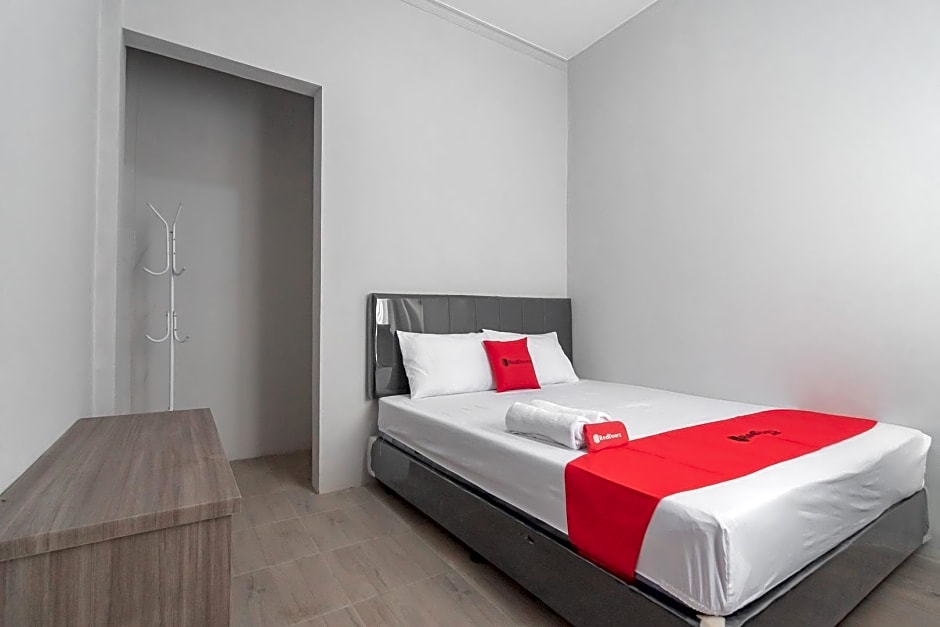 RedDoorz Syariah near Wisata Situ Gunung Sukabumi