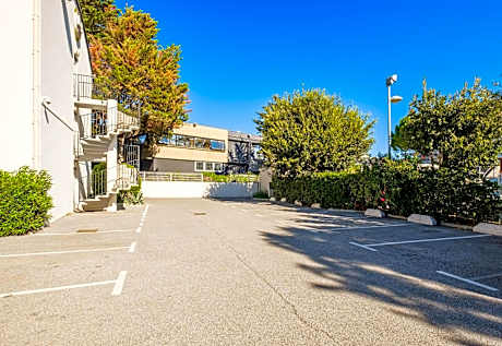 B&B HOTEL Villeneuve Loubet Plage