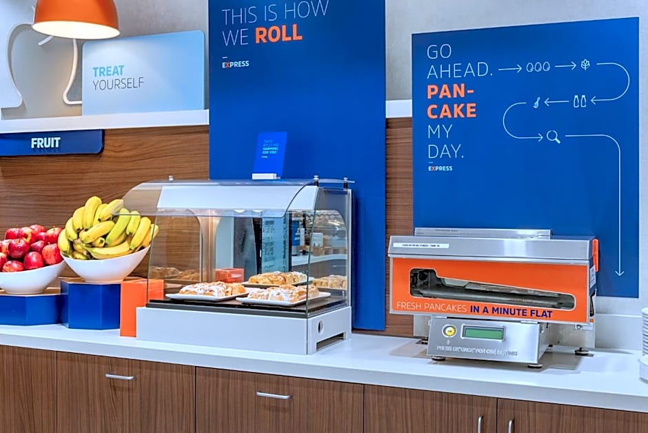 Holiday Inn Express & Suites Ottawa East-Orleans By IHG