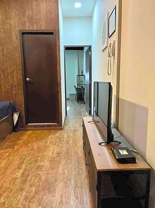 506 Great Location AC 1Bdrm 1bath apt Rooftop