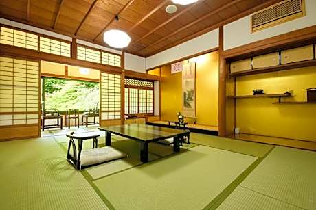 Family Room with Garden View