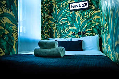 Single Room with Shared Bathroom