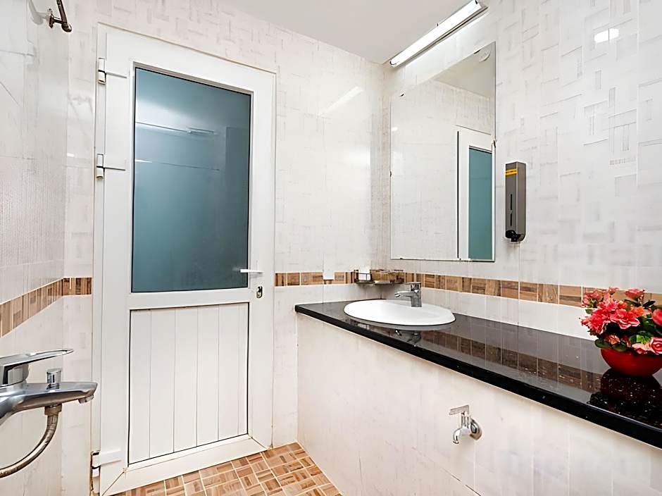 Queen Hotel Saigon Airport