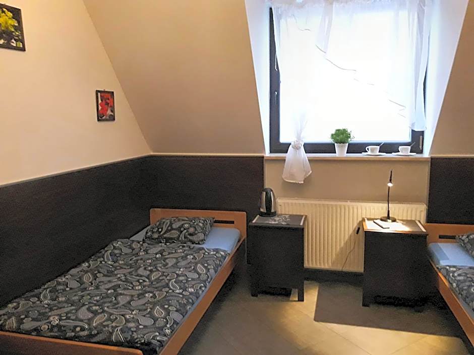 Pokoje Gościnne z łazienkami przy Wrocławiu, darmowy parking