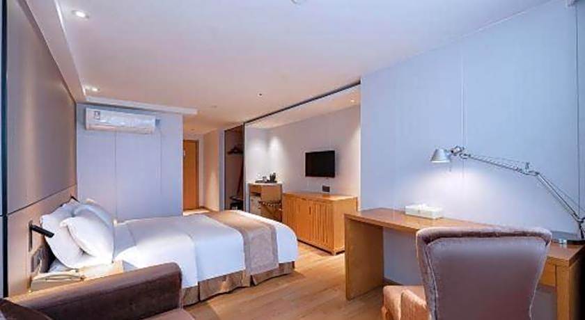 Zhongshan Louis Hotel