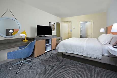 King Room with King Bed - Non-Smoking