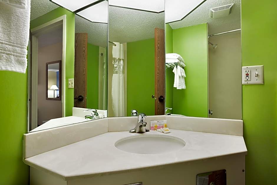 Days Inn by Wyndham Fargo/West Acres