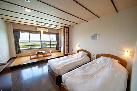 Room with Tatami area and Sea View