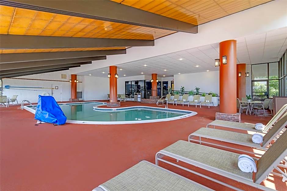 Best Western Royal Plaza Hotel And Trade Center