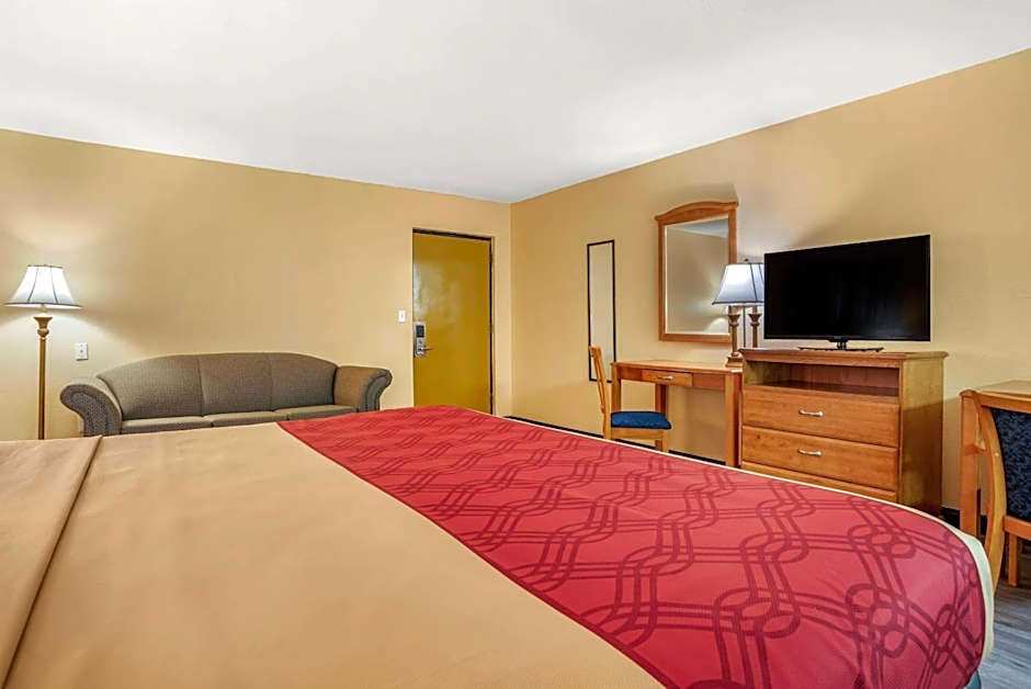 Econo Lodge Inn & Suites Evergreen