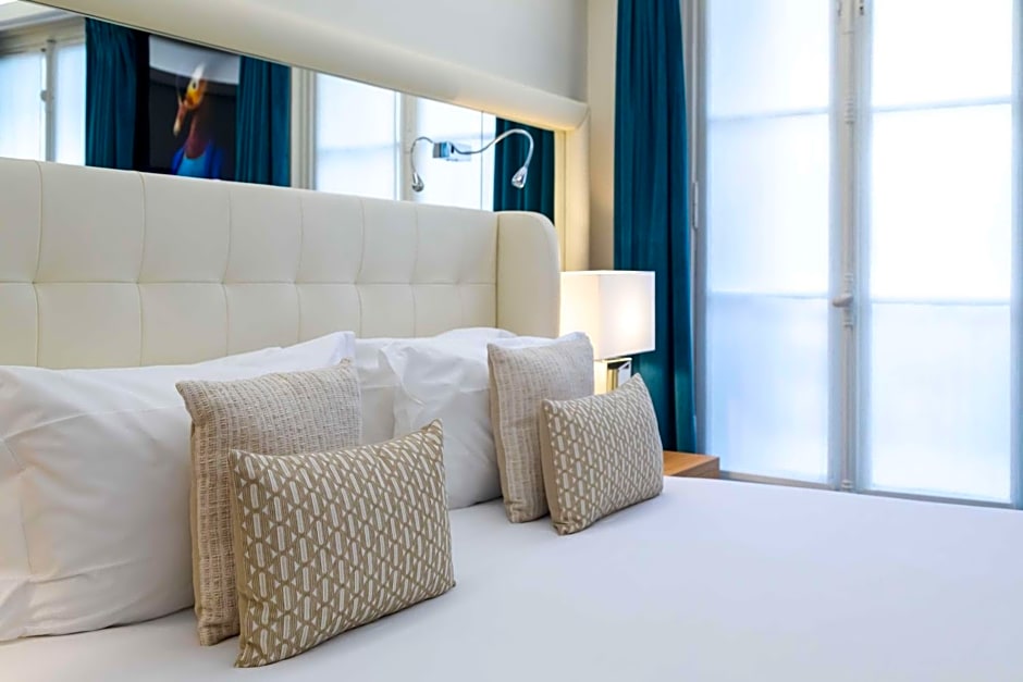 Hotel Camille Paris, Tapestry Collection by Hilton