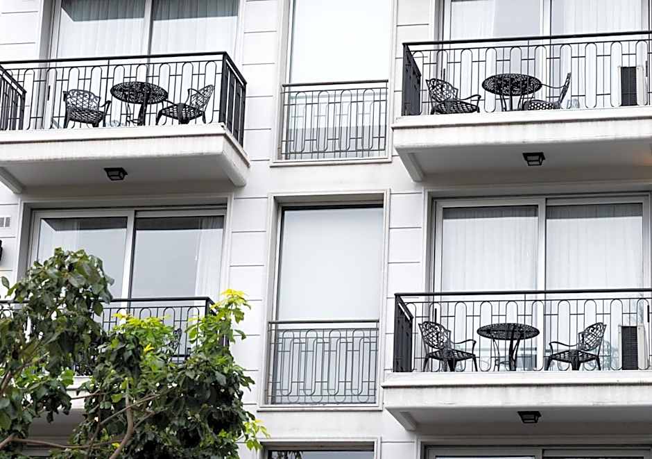 Reco by DOT Suites