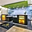 La Quinta Inn & Suites by Wyndham Niagara Falls