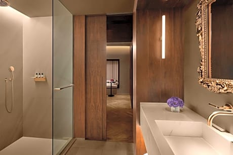 Superior Room, 1 King Bed