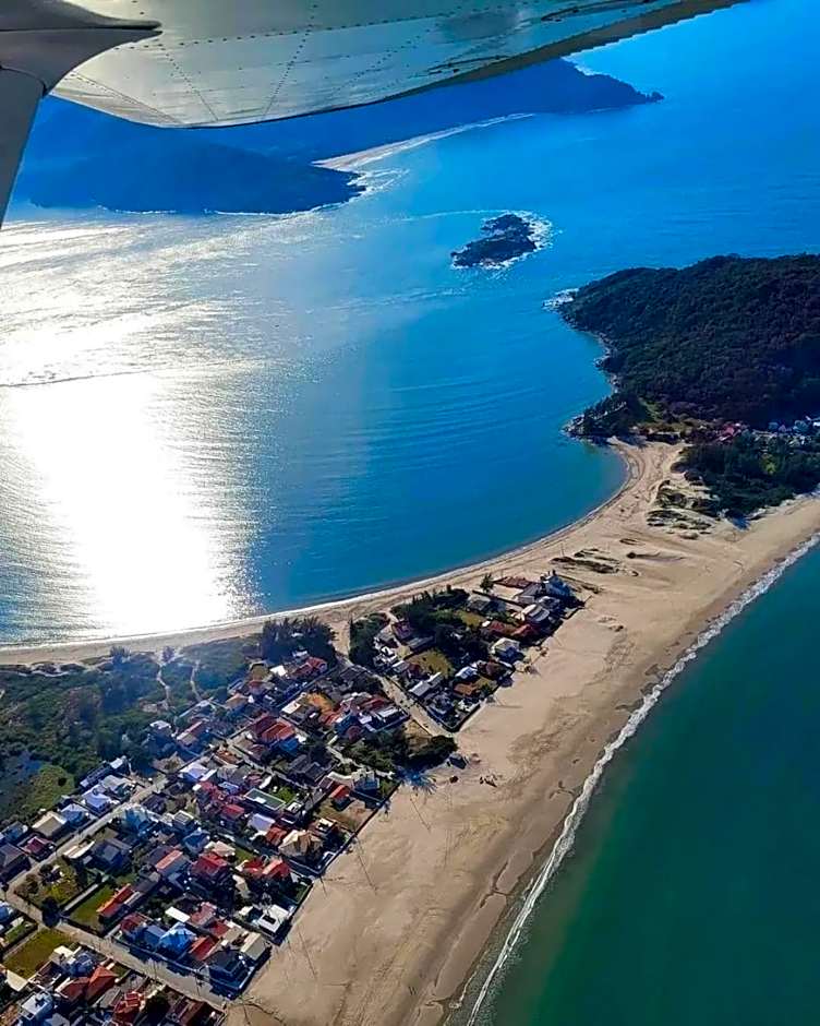 Ampla Casa com Piscina Ponta do Papagaio - PLH005