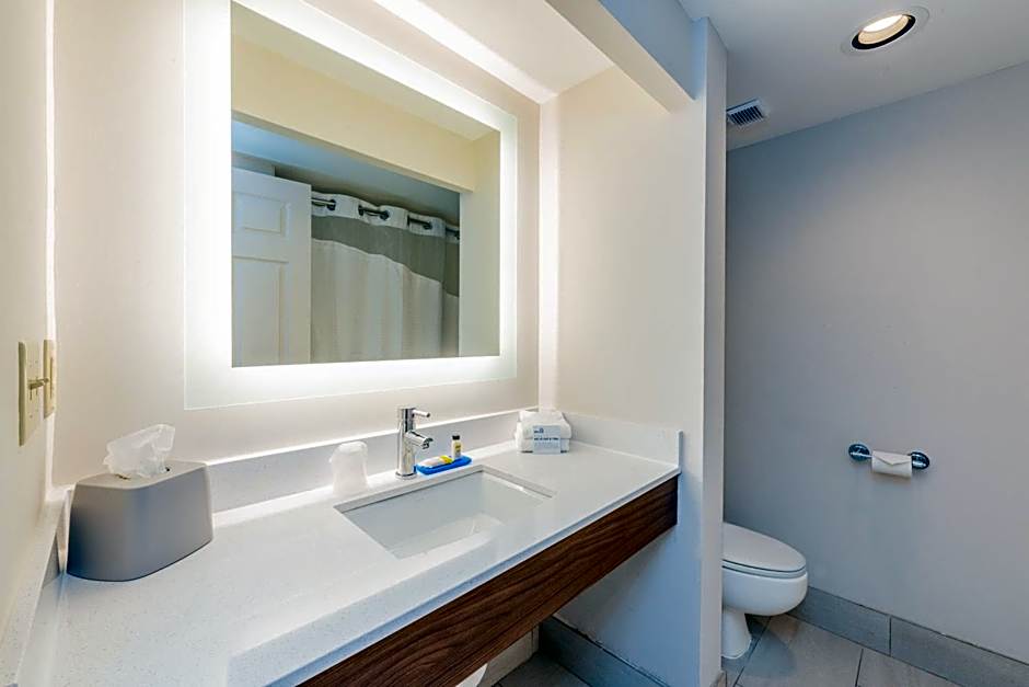 Holiday Inn Express Hotel & Suites Bradenton West By IHG