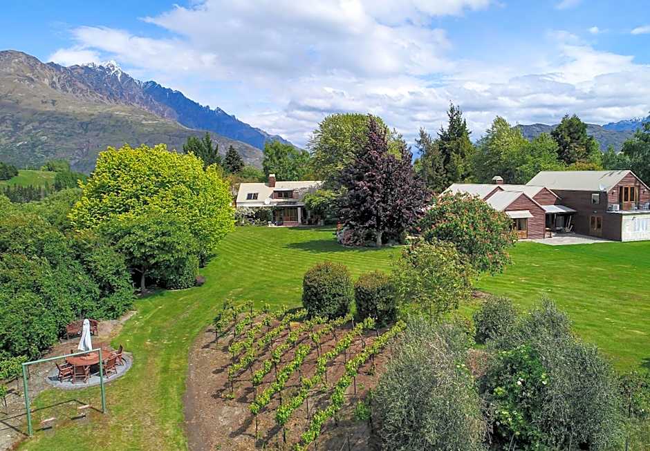 Manata Homestead & Lodge