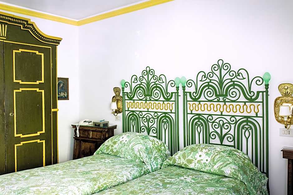 Photo 1 of 5 of Double Room