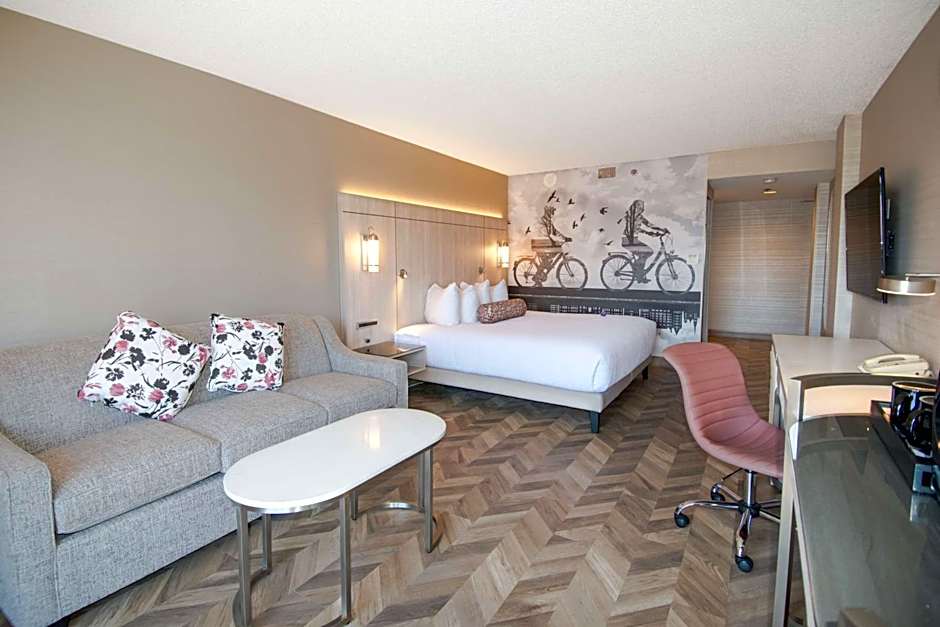 Coast Victoria Hotel & Marina by APA