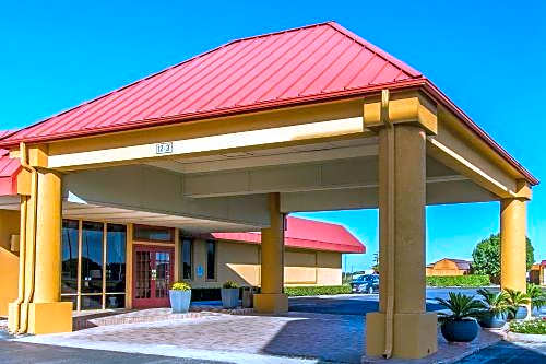 Quality Inn Ada near University