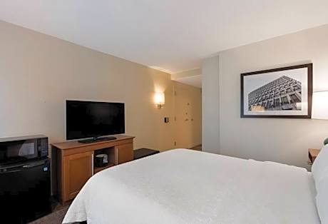 1 Qn Mobility Access Roll In Shower Nosmok